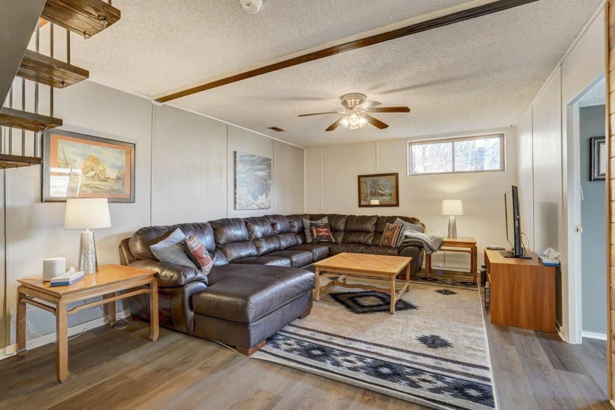 4BR Cabin Mountain Views with Fireplace