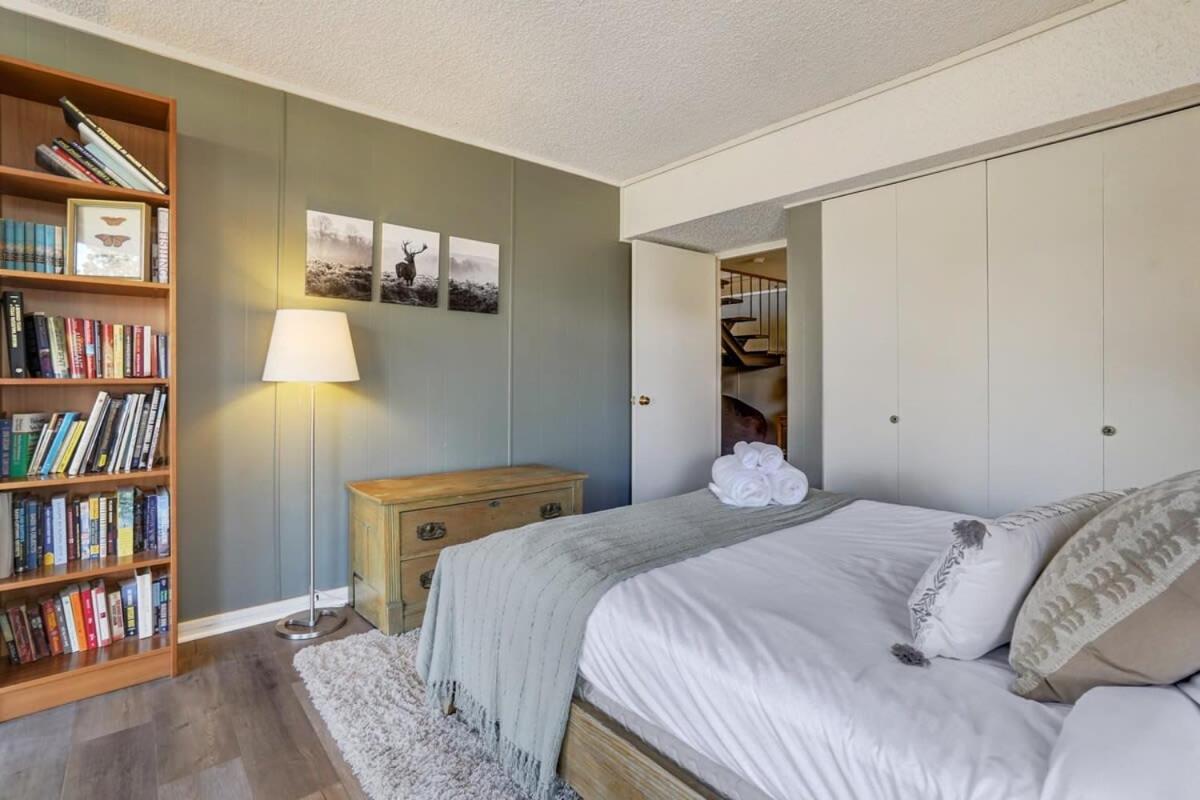 4BR Cabin Mountain Views with Fireplace