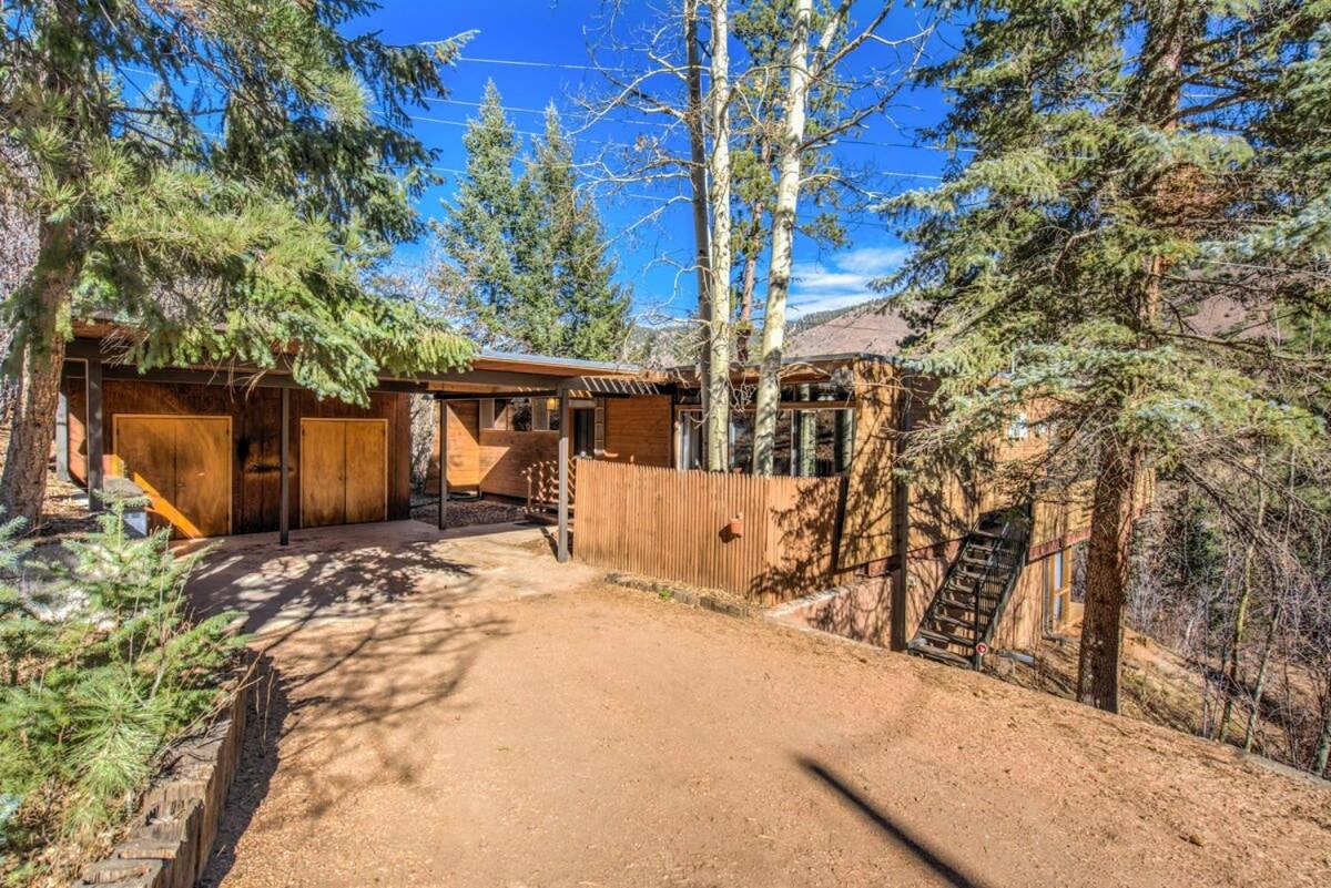 4BR Cabin Mountain Views with Fireplace