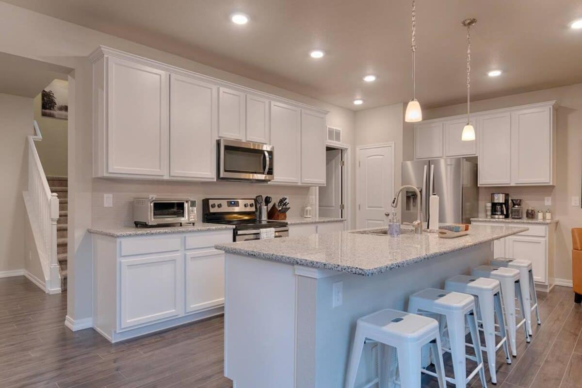 3BR Luxury Townhome w AC in Central Location view 4