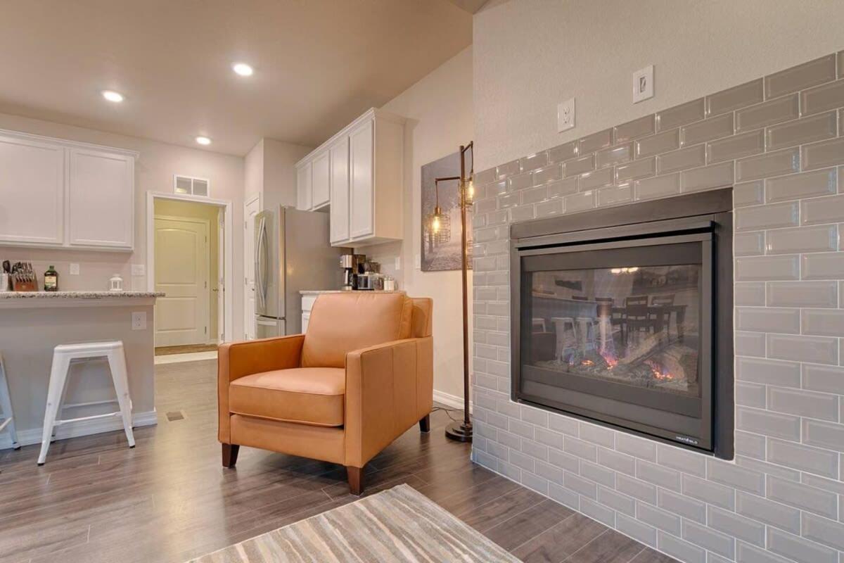 3BR Luxury Townhome w AC in Central Location view 5