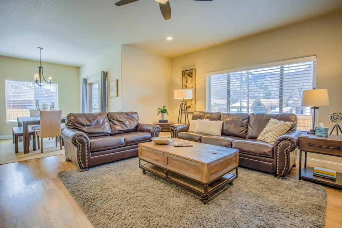 4BD Pikes Peak Views Minutes to Hiking & Dining view 4