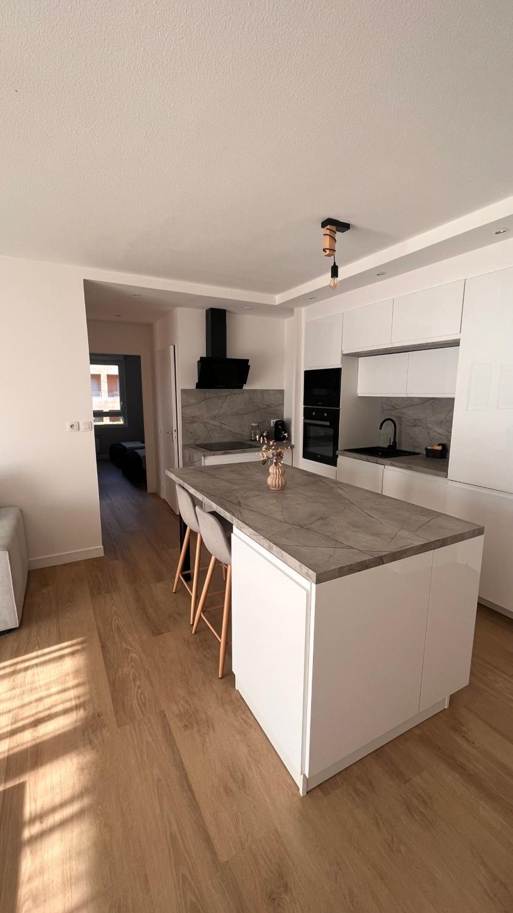 Appartement 2 chambres dans résidence avec piscine et parking