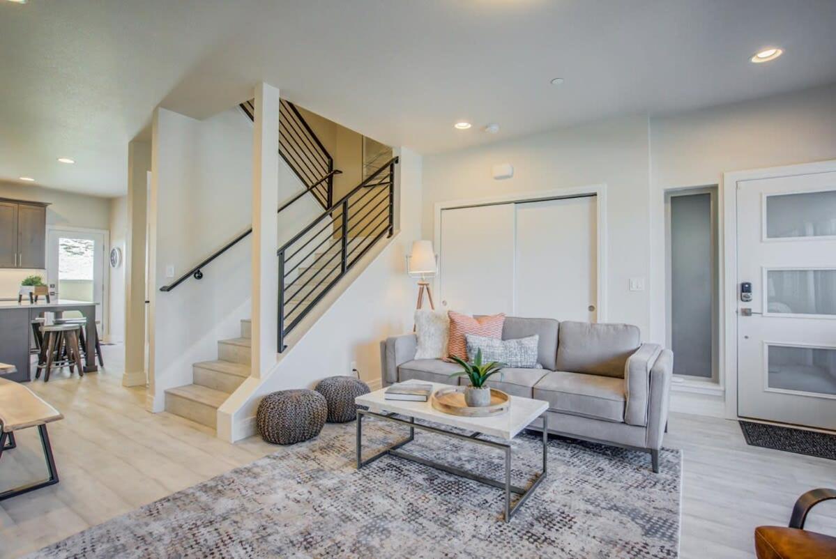 4BR Urban Rooftop Patio with Views view 3