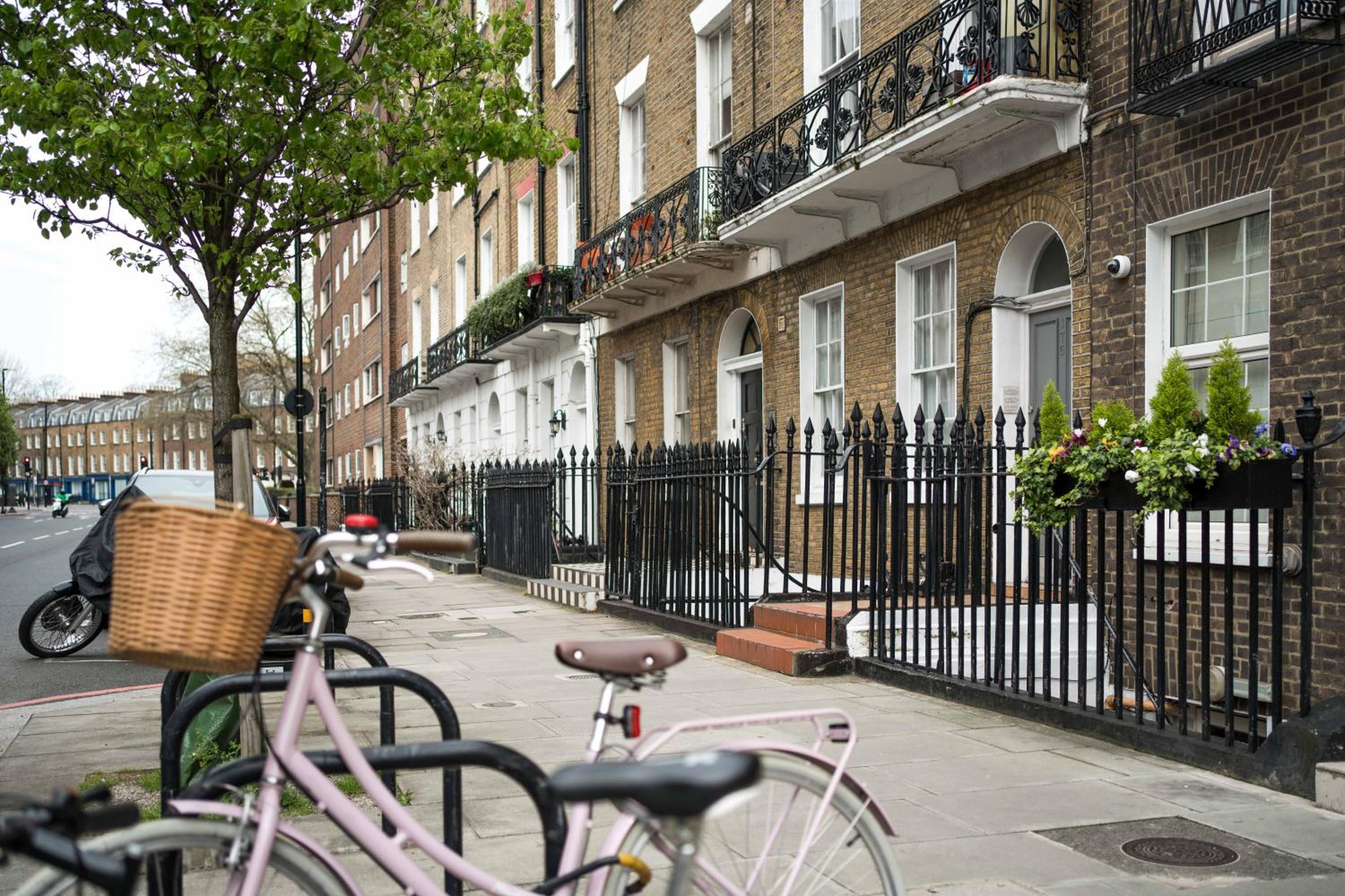 5 min Walk To Madame Tussauds - 5 min walk to Baker Street - 5 min walk to Marylebone Railway Station - 5 min walk to Regent Park - Central London
