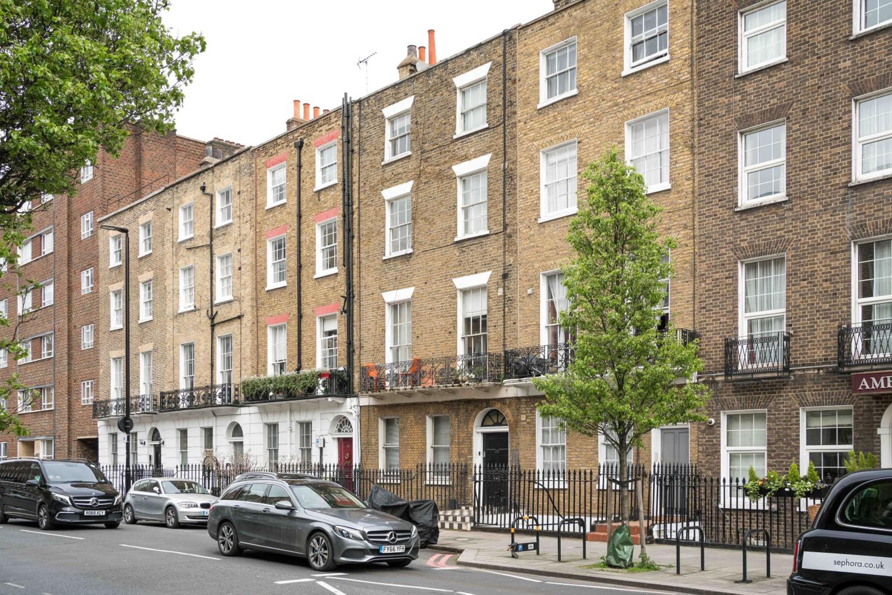5 min Walk To Madame Tussauds - 5 min walk to Baker Street - 5 min walk to Marylebone Railway Station - 5 min walk to Regent Park - Central London