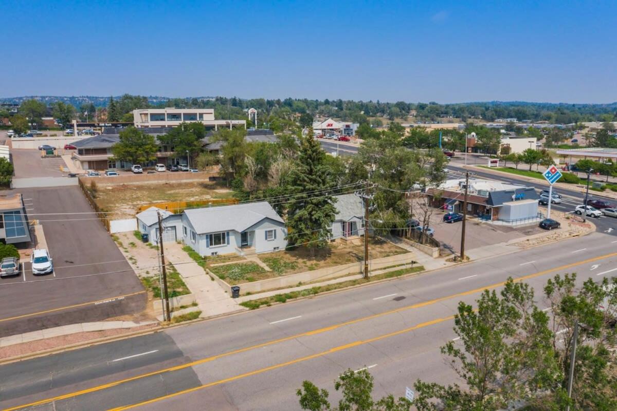 4BR Olympic Training Center with Grill