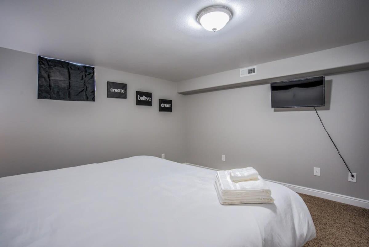 4BR Olympic Training Center with Grill
