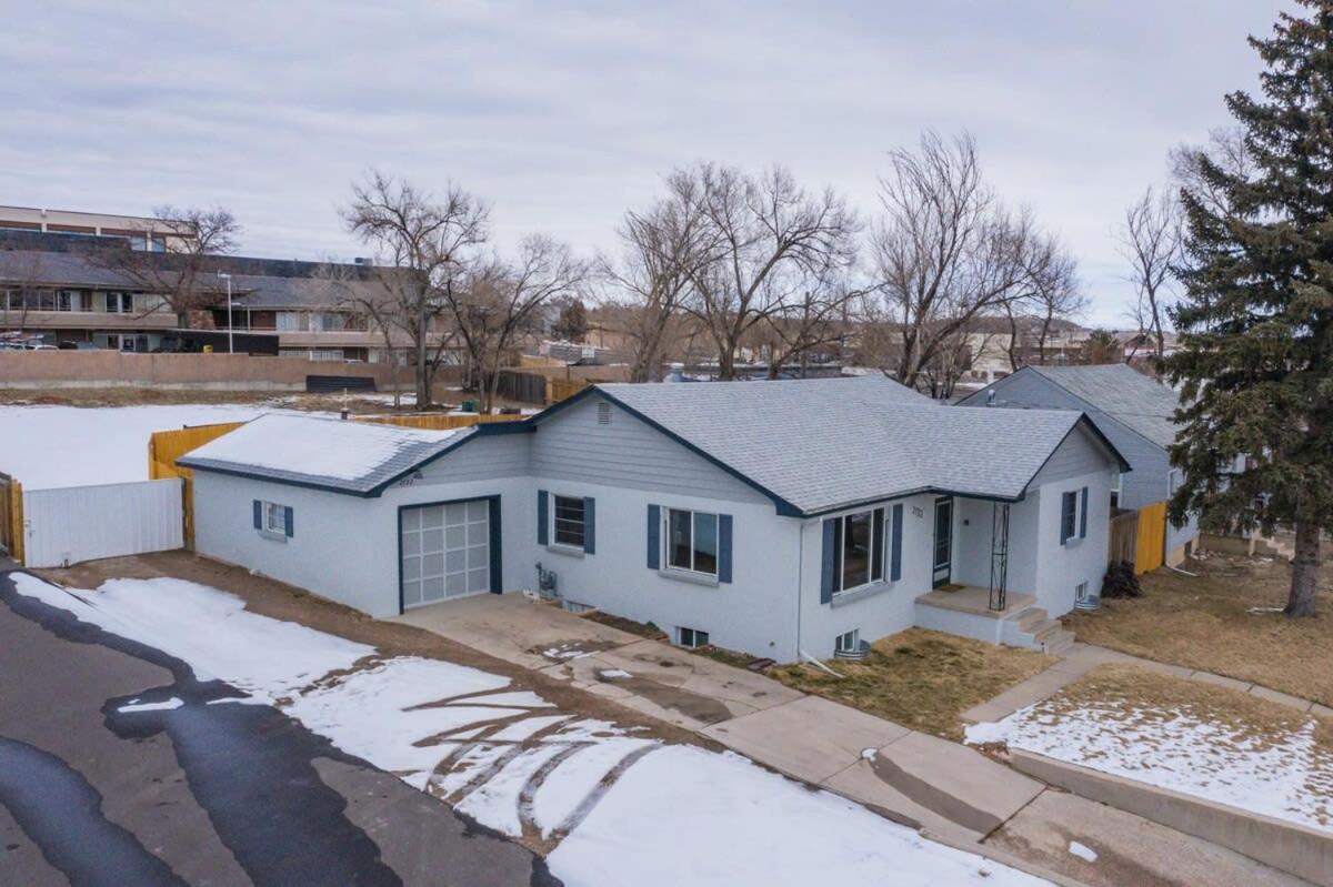 4BR Olympic Training Center with Grill