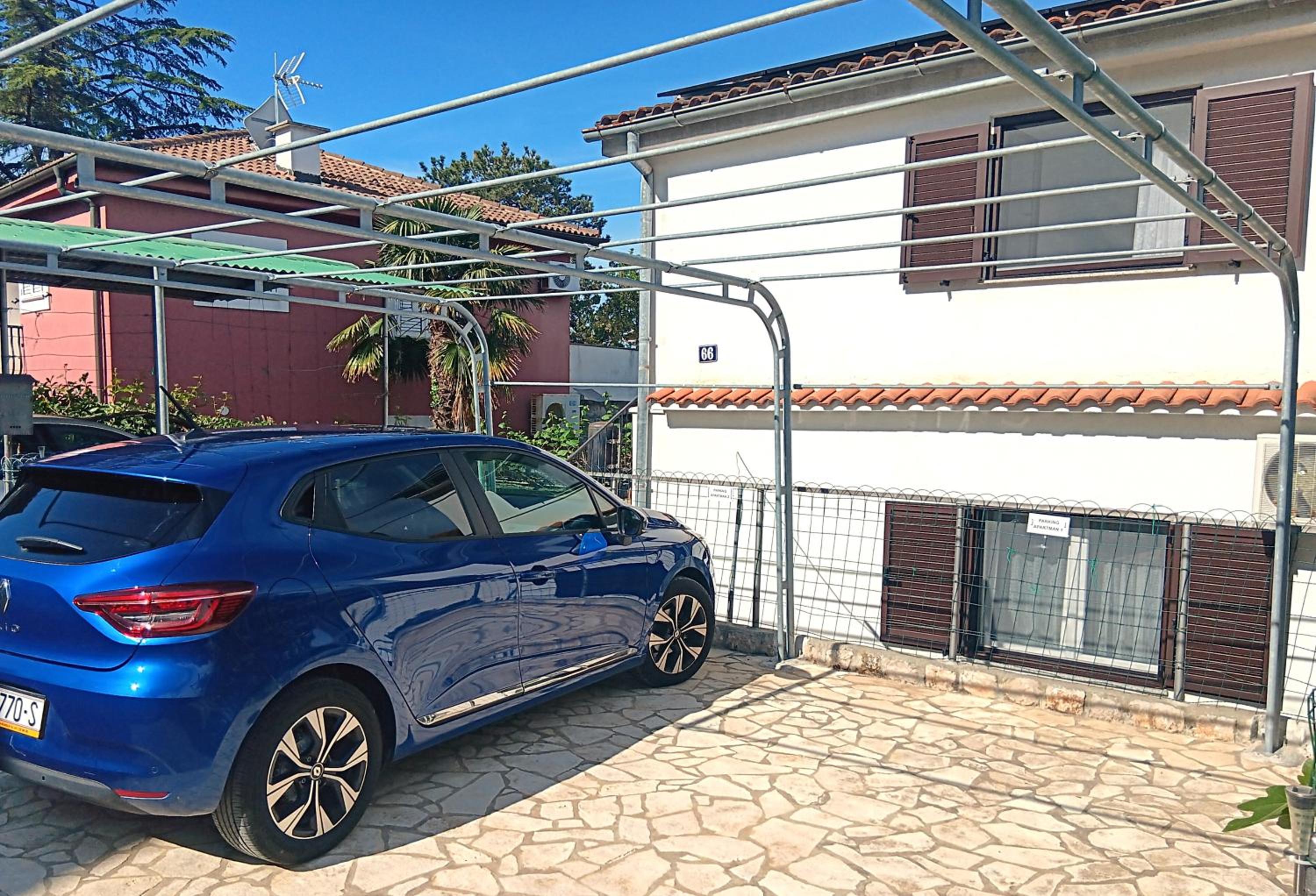 Apartments Malenica, Njivice, Croatia, 200 m from the sea