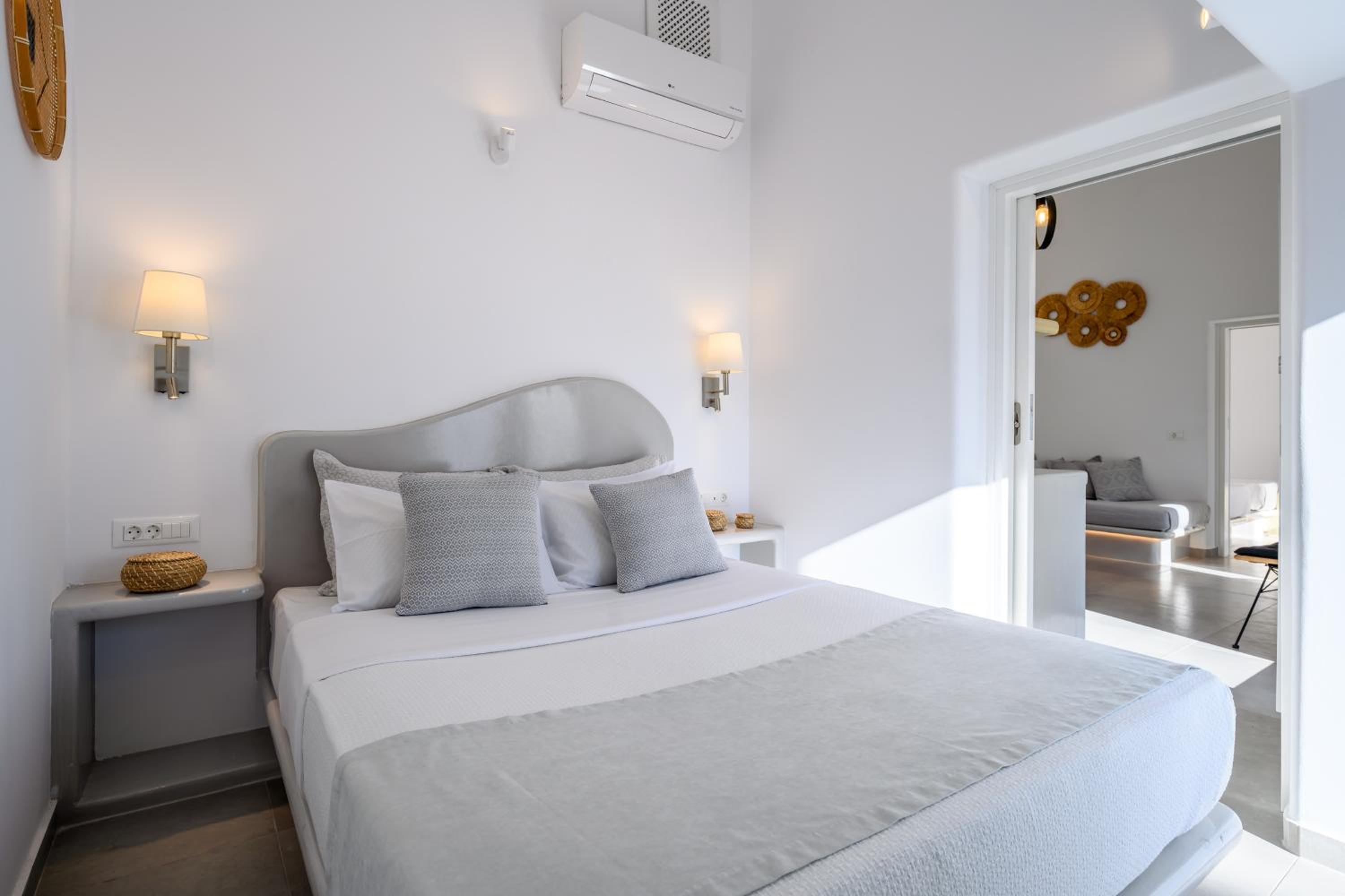 Hypnōs boutique villa with amazing heated pool and jacuzzi photo 2