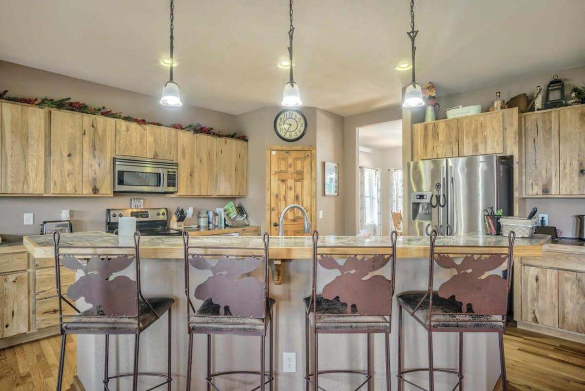 Nature's Oasis 4BD Ranch Retreat Hot tub