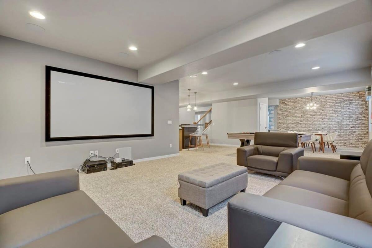 4BR Mountain views - Movie Theater - Pool Table view 3