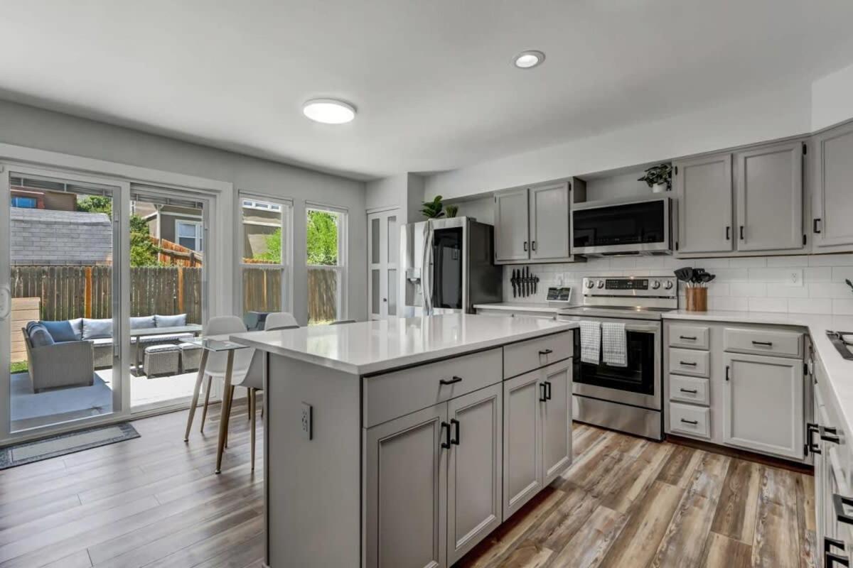 Gorgeous 3BR Home between Garden of the Gods & the USAFA view 4