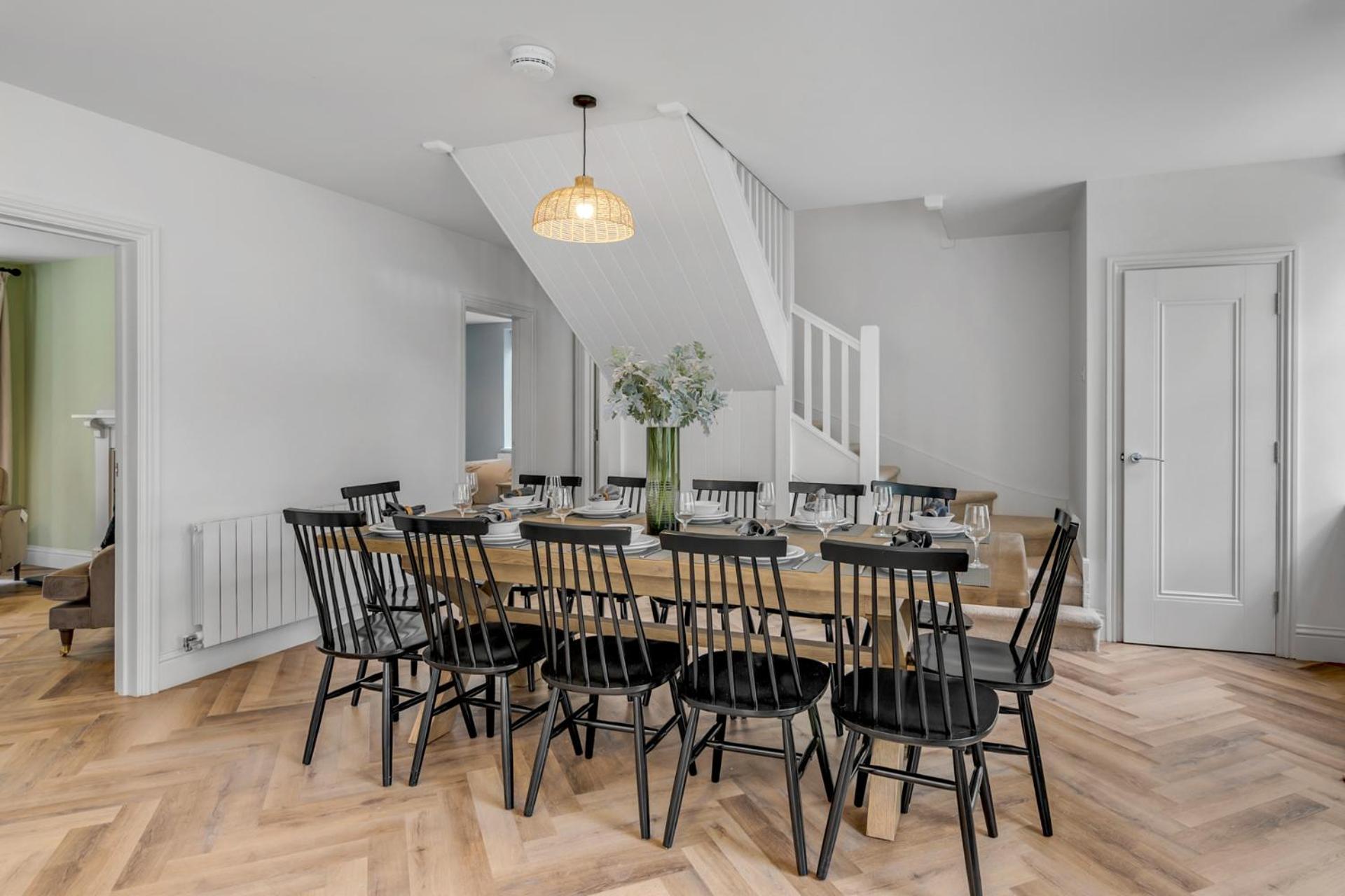 Cromer Coastal 6-Bed House l Near Beach, Parking & Garden view 5