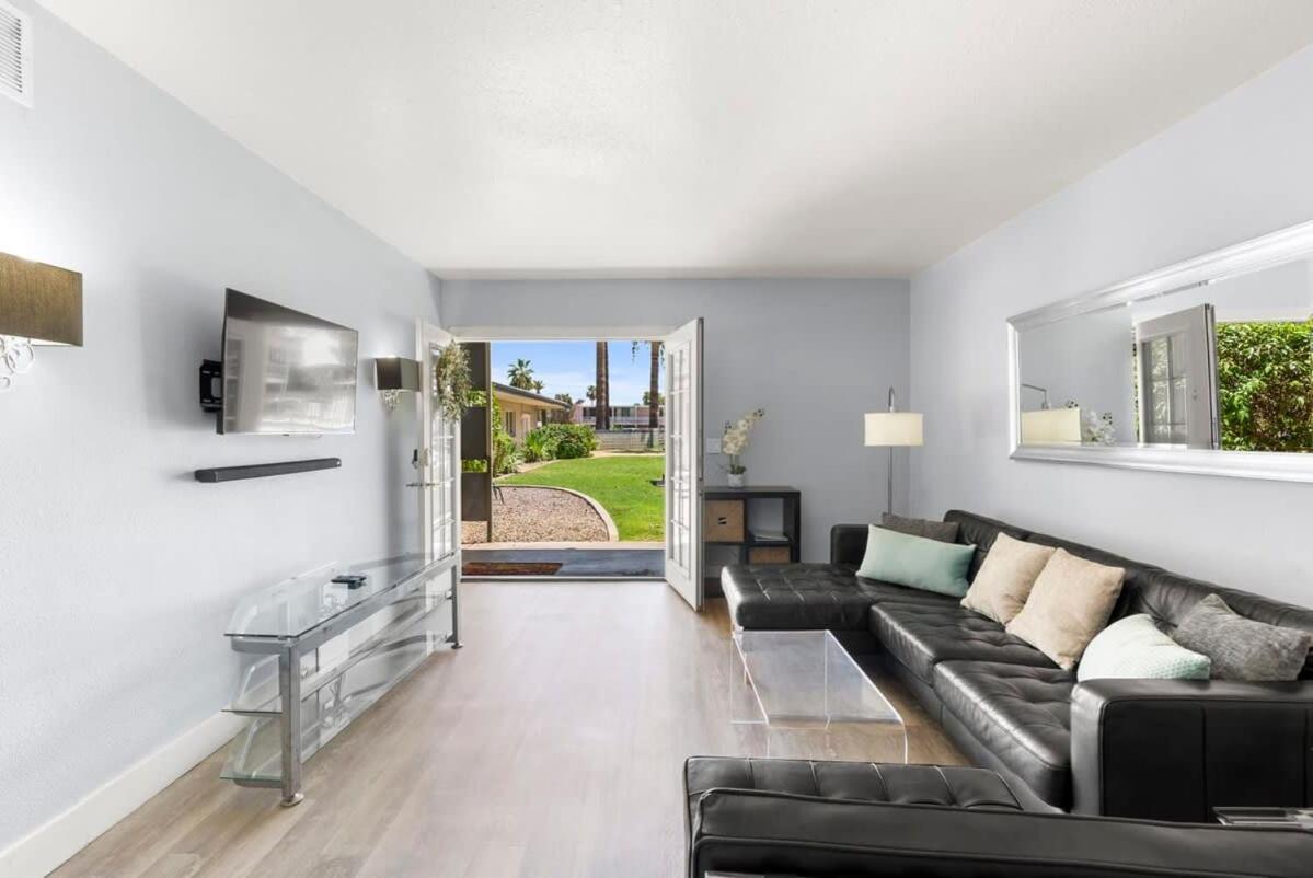 2BD Walk Out To Pool Old Town Scottsdale Paradise view 3