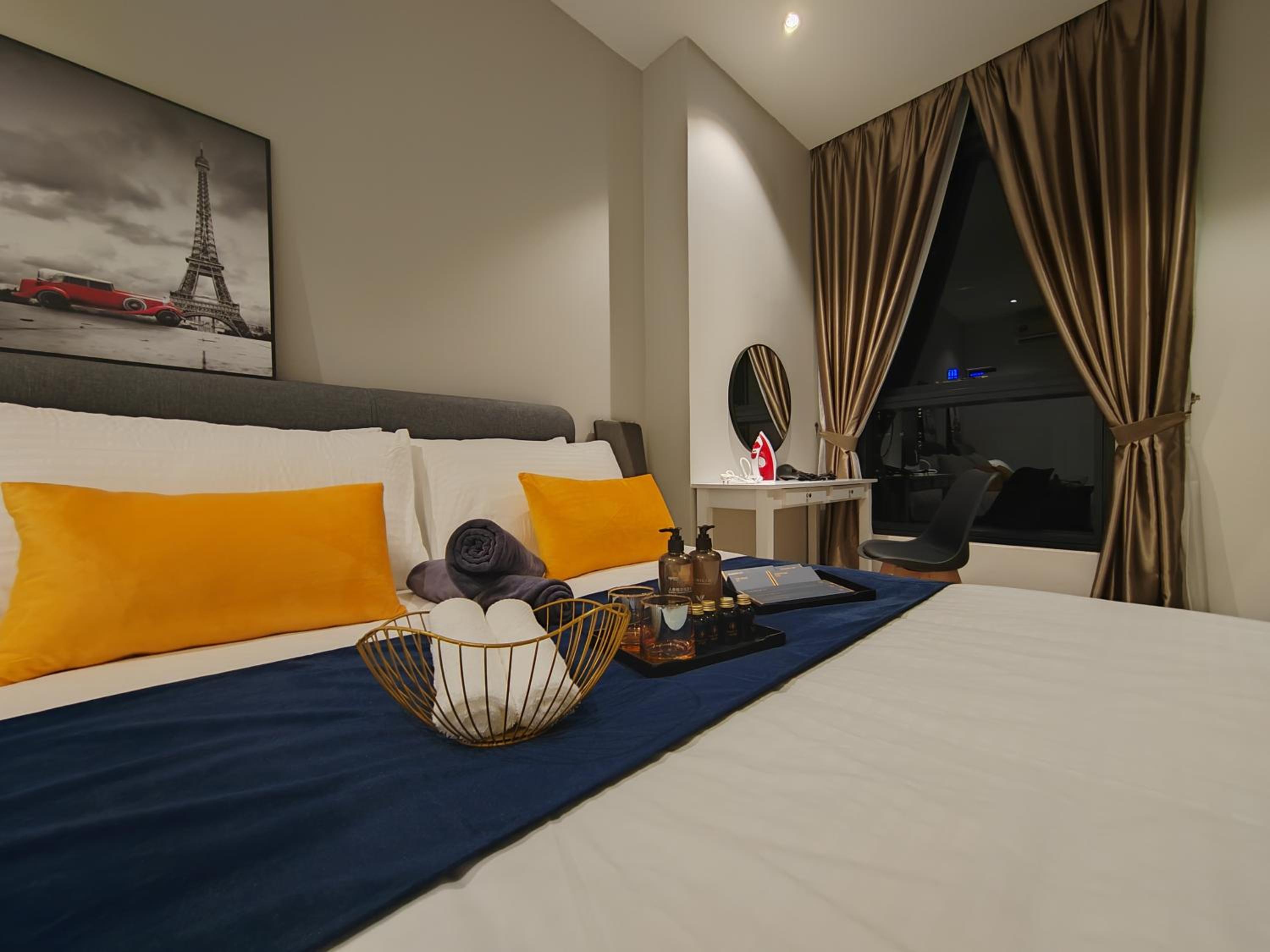 Arcoris Mont Kiara 19#Main Street# Walking Distance 1MK# 1BR 1-3Pax