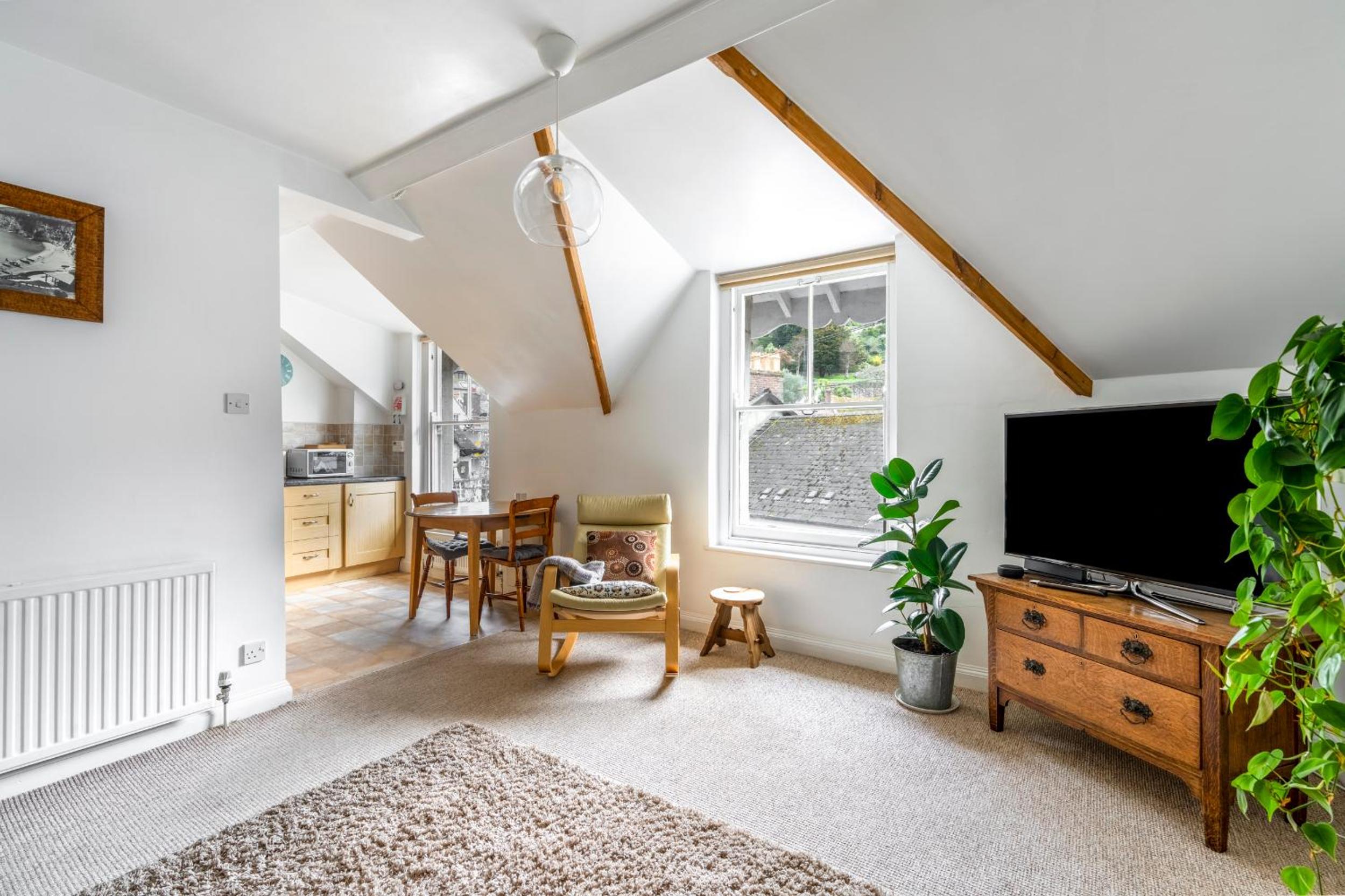 Spacious, period building top-floor flat in heart of Beer, 3 minute walk to beach view 2