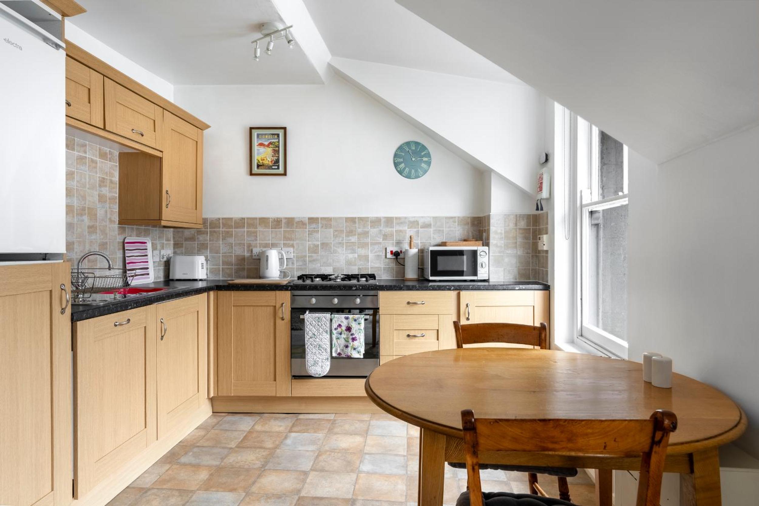 Spacious, period building top-floor flat in heart of Beer, 3 minute walk to beach view 3
