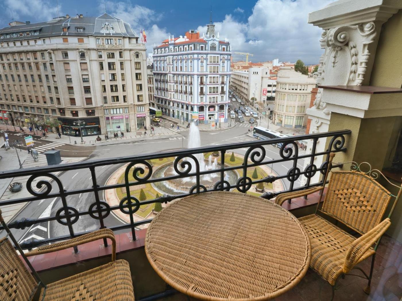 Housingleon Gaudí Suites