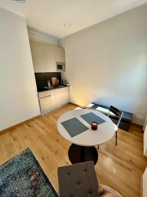 Riga's Essence: Stylish City Apartment