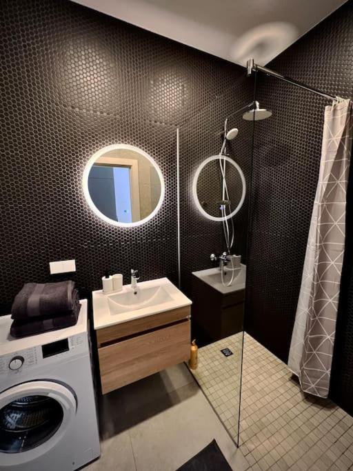 Riga's Essence: Stylish City Apartment