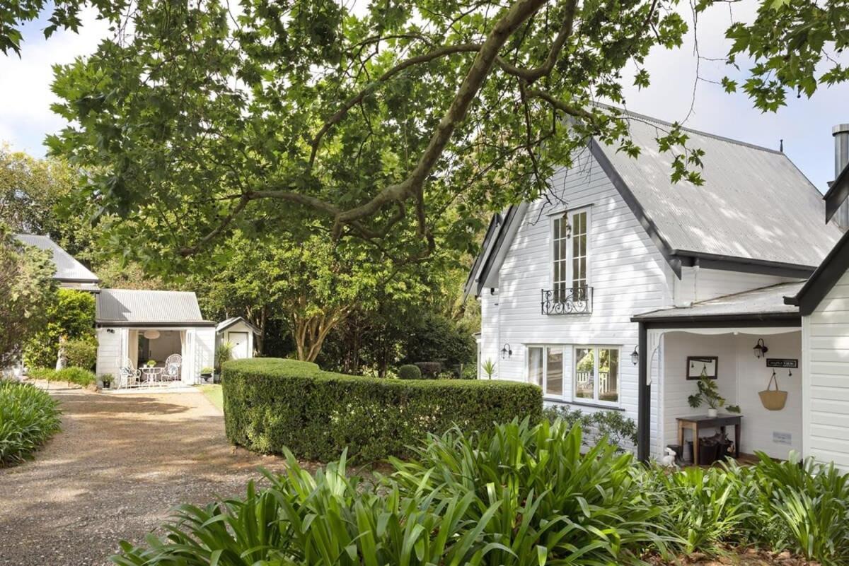 Exclusive Luxury Designer Cottage Estate for 10 - Peaceful Retreat Just 8 Minutes from Maleny