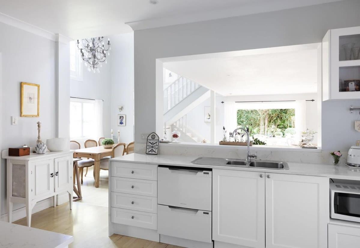 Exclusive Luxury Designer Cottage Estate for 10 - Peaceful Retreat Just 8 Minutes from Maleny