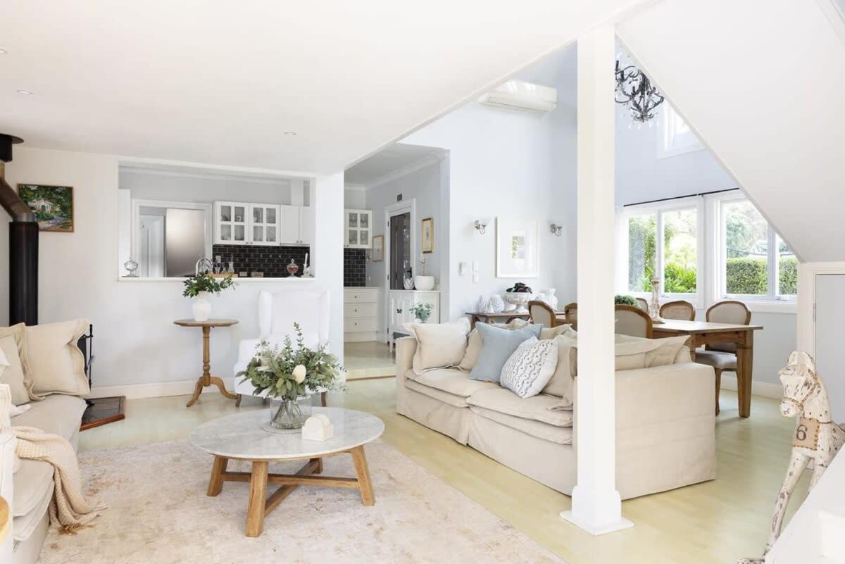 Exclusive Luxury Designer Cottage Estate for 10 - Peaceful Retreat Just 8 Minutes from Maleny
