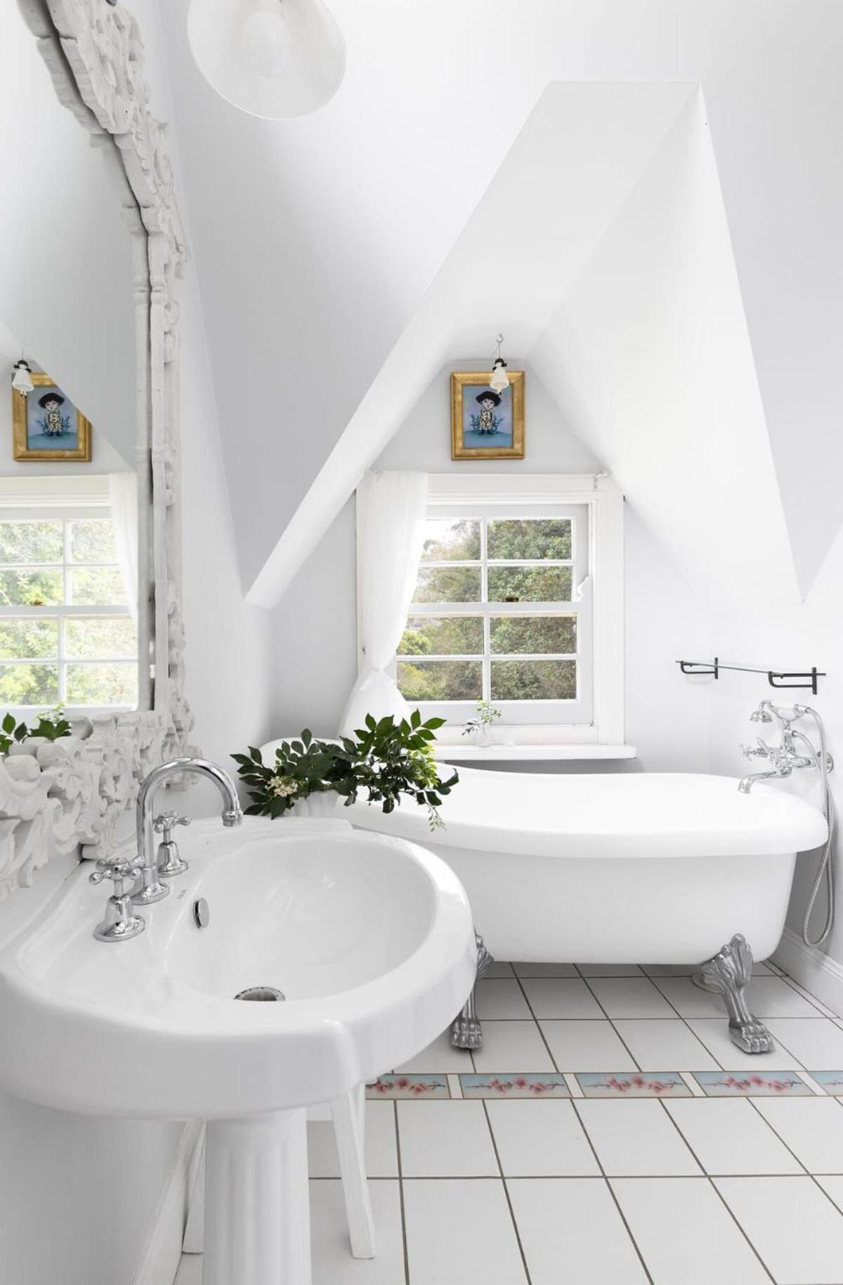Exclusive Luxury Designer Cottage Estate for 10 - Peaceful Retreat Just 8 Minutes from Maleny