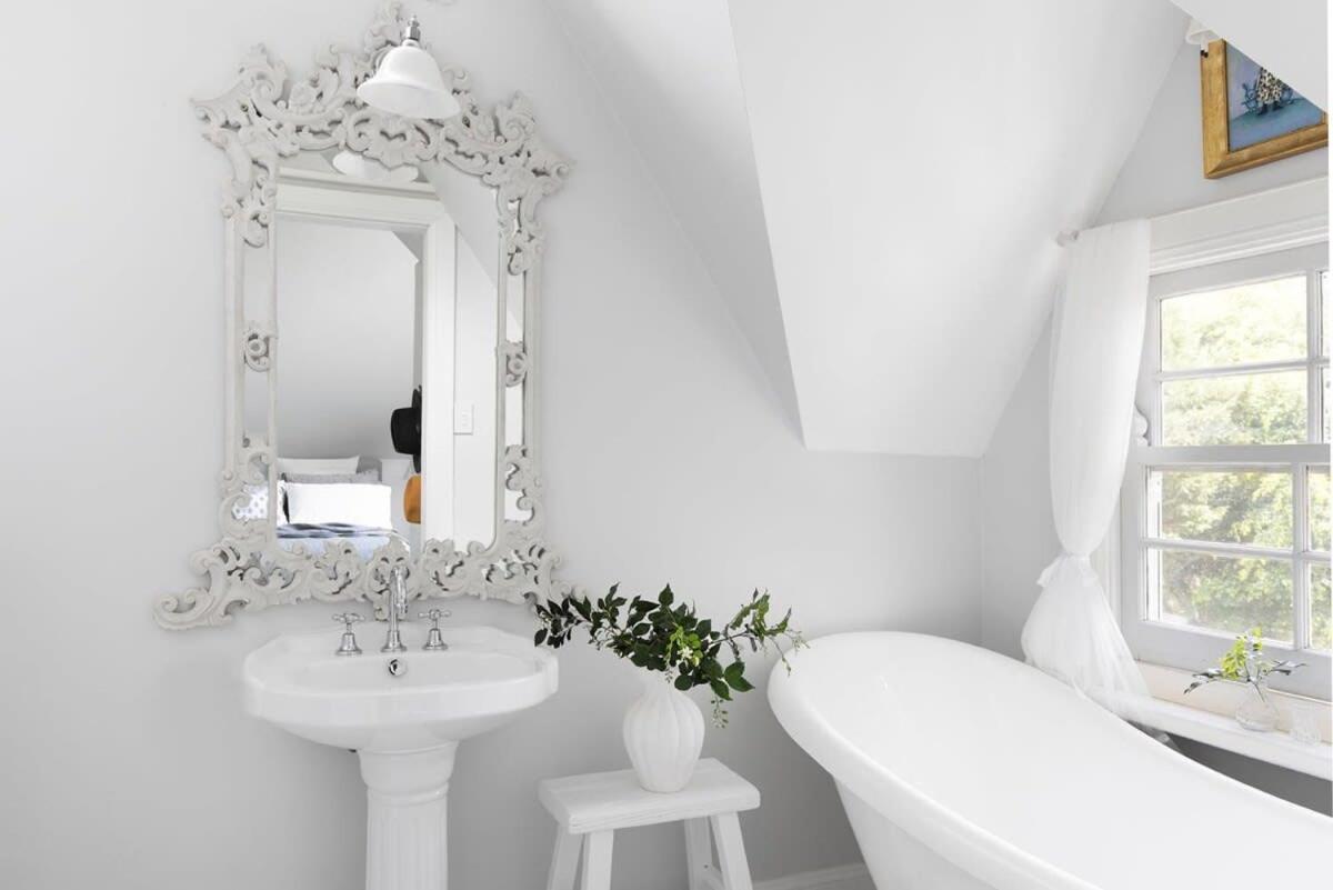 Exclusive Luxury Designer Cottage Estate for 10 - Peaceful Retreat Just 8 Minutes from Maleny