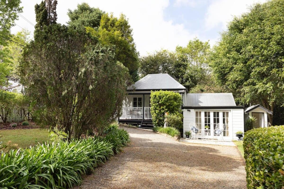 Exclusive Luxury Designer Cottage Estate for 10 - Peaceful Retreat Just 8 Minutes from Maleny