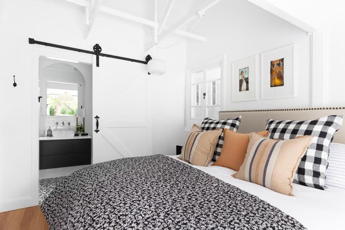 Exclusive Luxury Designer Cottage Estate for 10 - Peaceful Retreat Just 8 Minutes from Maleny