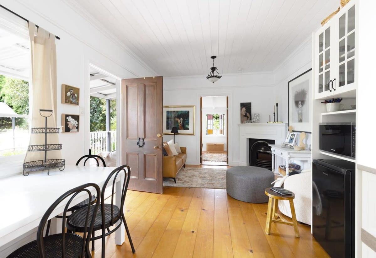 Exclusive Luxury Designer Cottage Estate for 10 - Peaceful Retreat Just 8 Minutes from Maleny