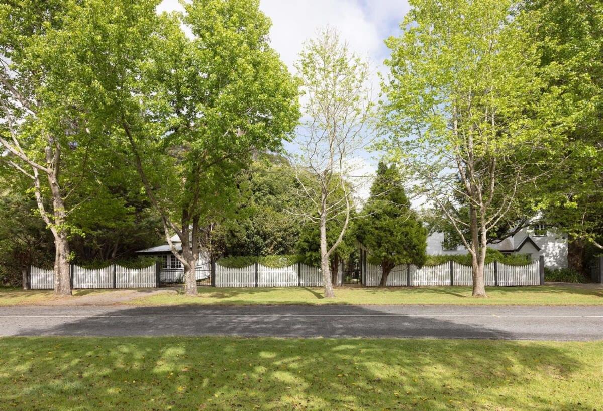 Exclusive Luxury Designer Cottage Estate for 10 - Peaceful Retreat Just 8 Minutes from Maleny