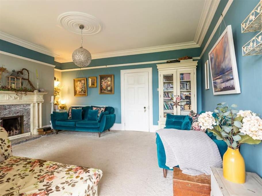 Henstridge House