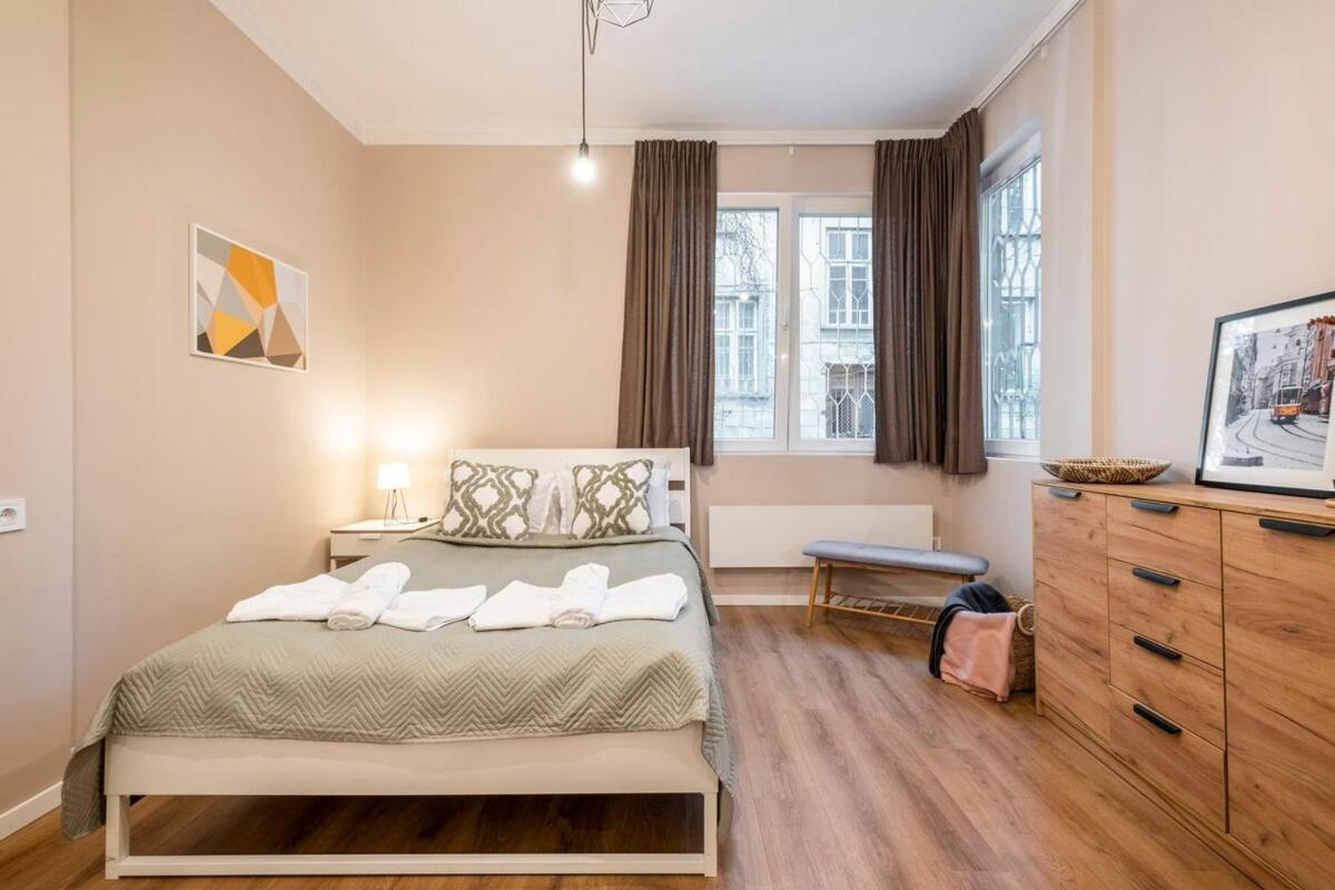 Top Centre 1 Bedroom Apt next to Vitosha Blvd.