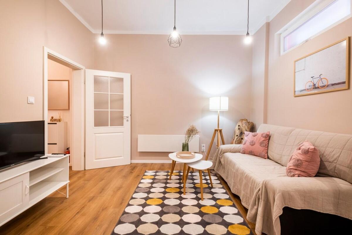 Top Centre 1 Bedroom Apt next to Vitosha Blvd.