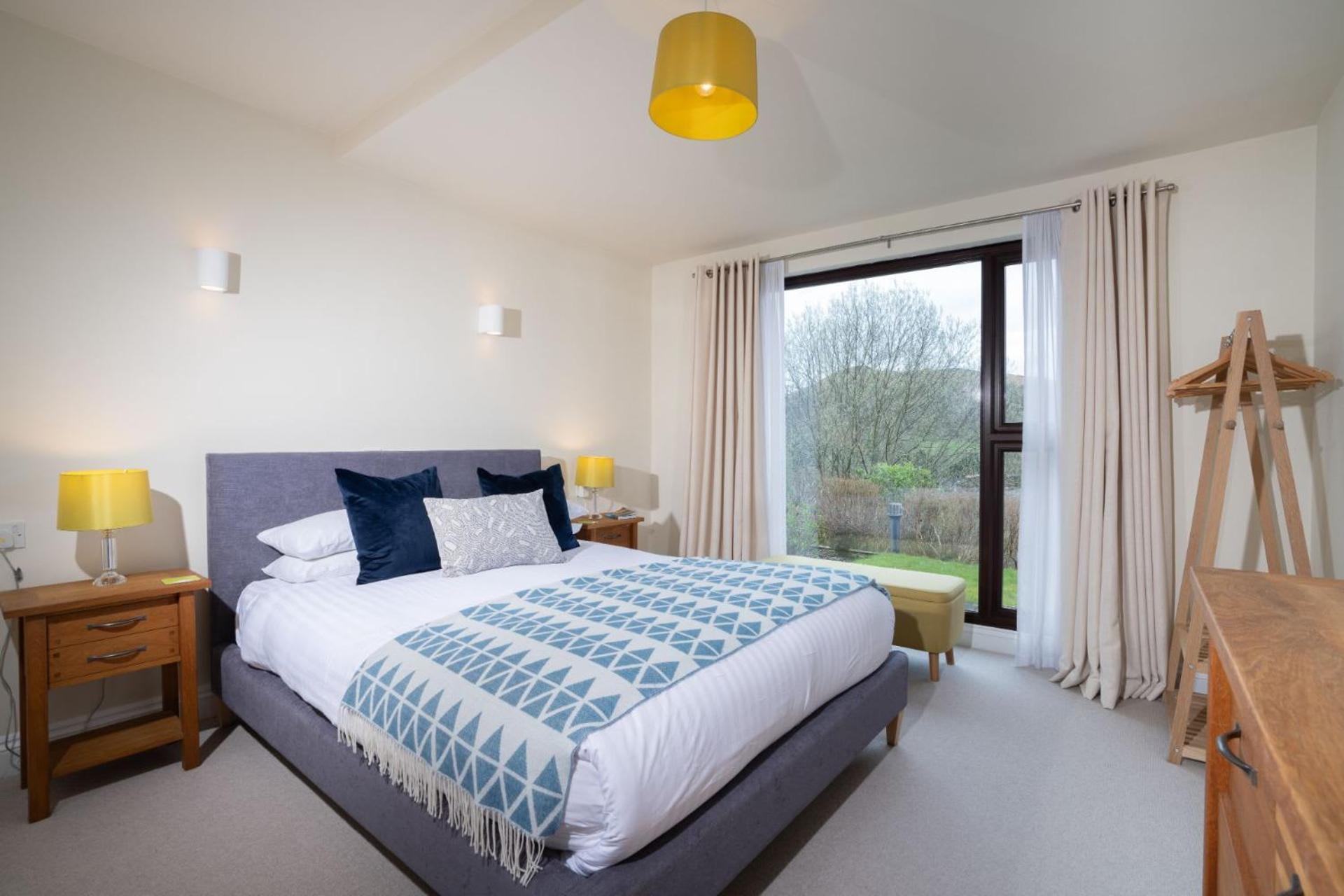 Idyllic Ambleside Retreat with Panoramic Views by LetMeStay view 5