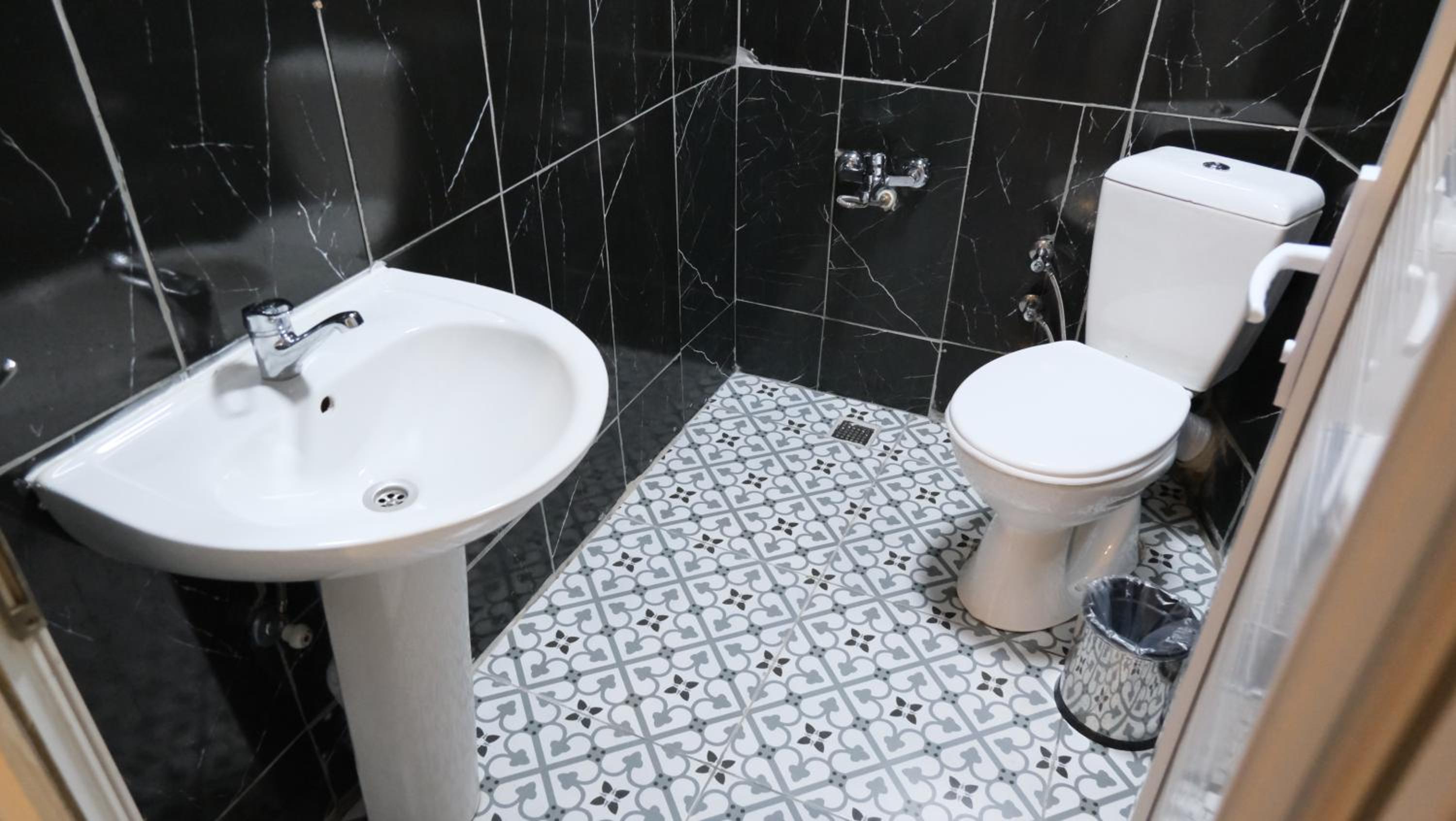 Simon Hotel - Image 28