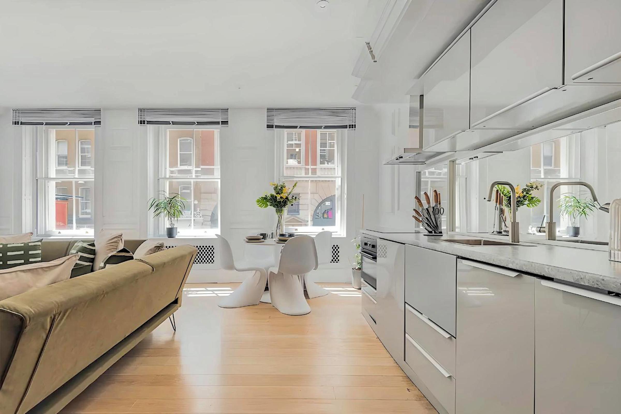 Welcome London - Stay at The Piazza!