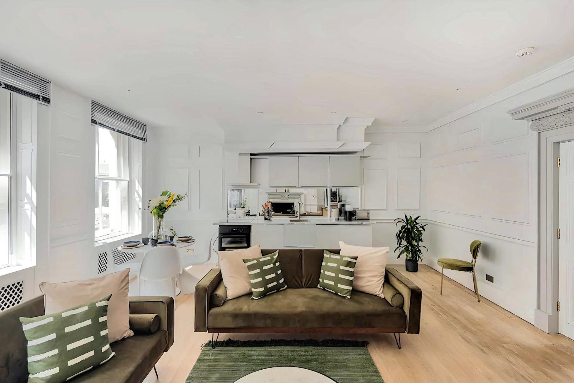 Welcome London - Stay at The Piazza!