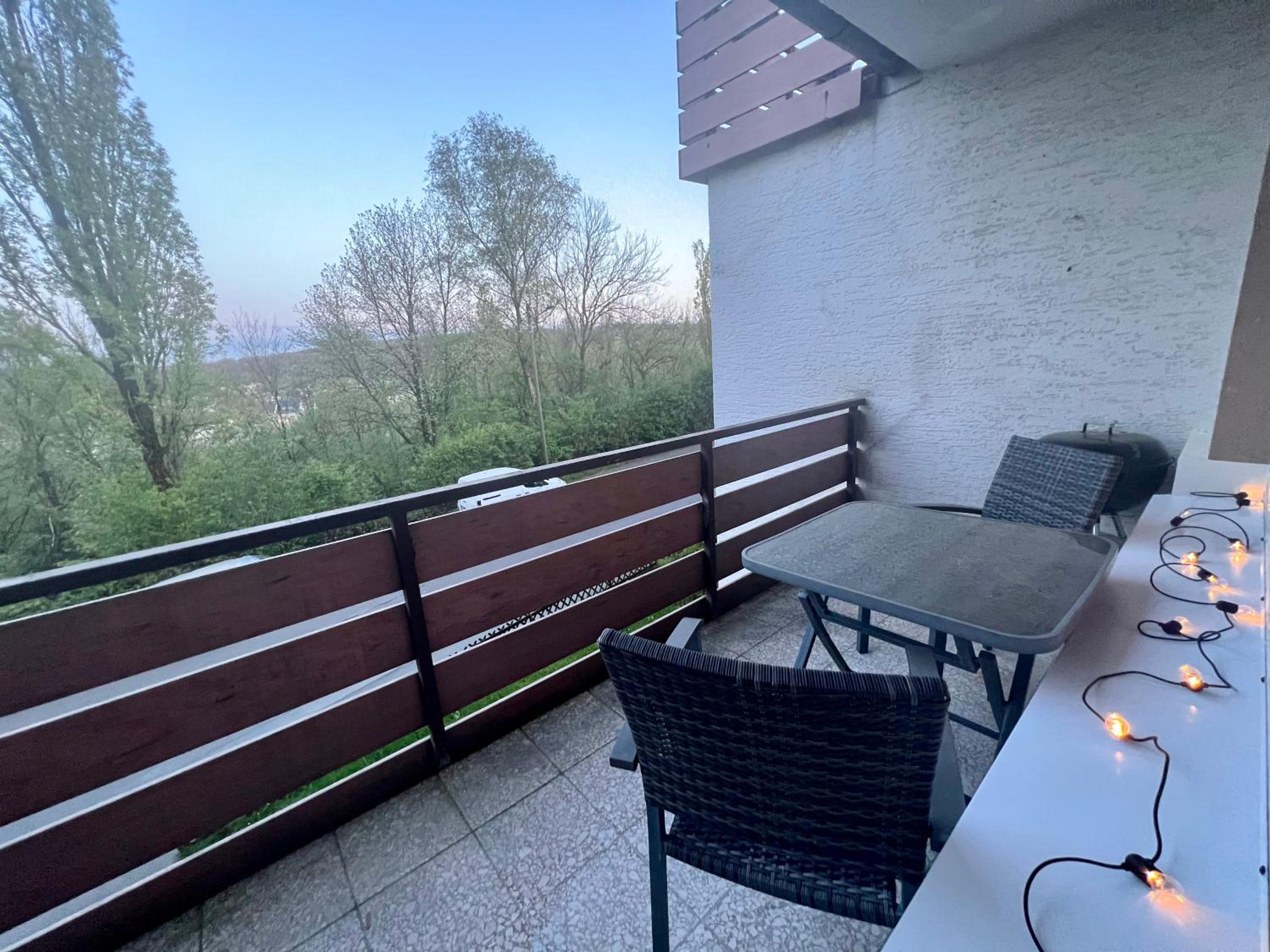 2Br freeParking DUS Airp DUS Ess NTFLX