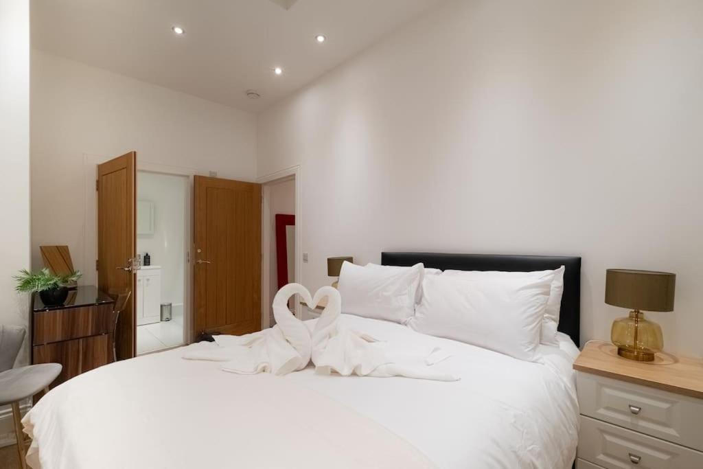2 Bed 2 Bath Spacious Apartment in Central Aberdeen view 4
