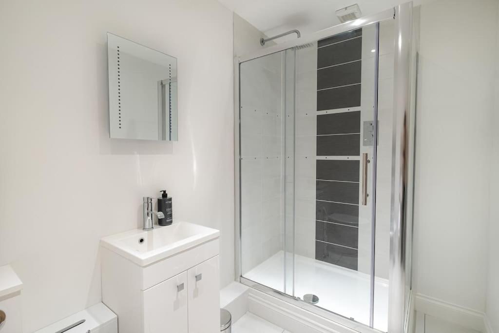 2 Bed 2 Bath Spacious Apartment in Central Aberdeen view 5