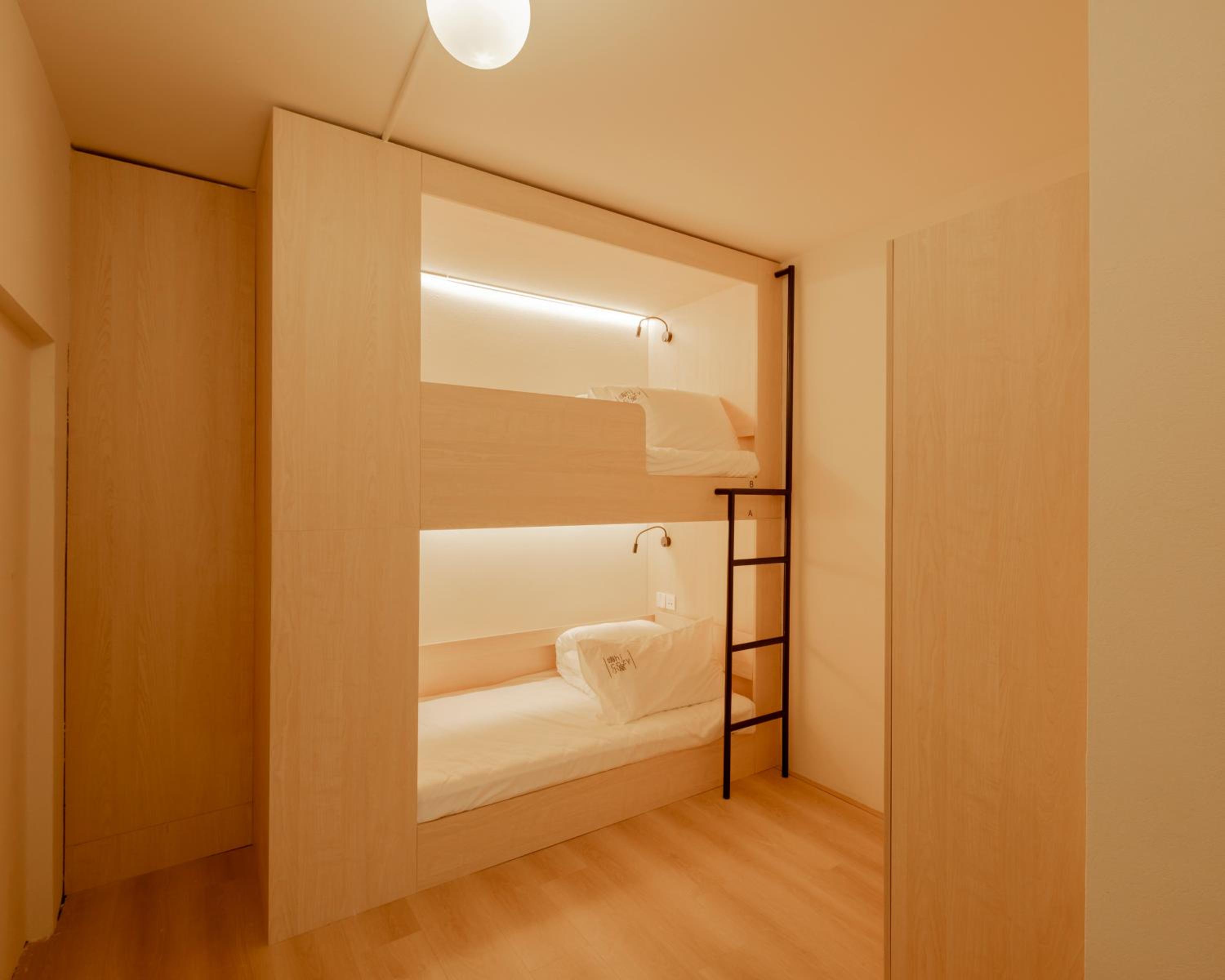 Hi Cozy International Hostel East Nanjing Road & The Bund & 24h English Services