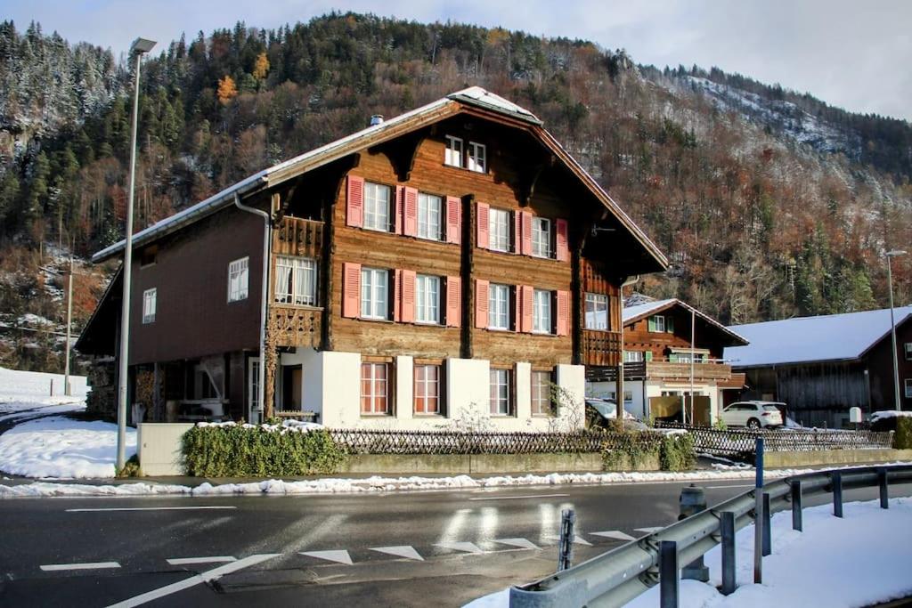 Alpine chalet apt w/parking and porch