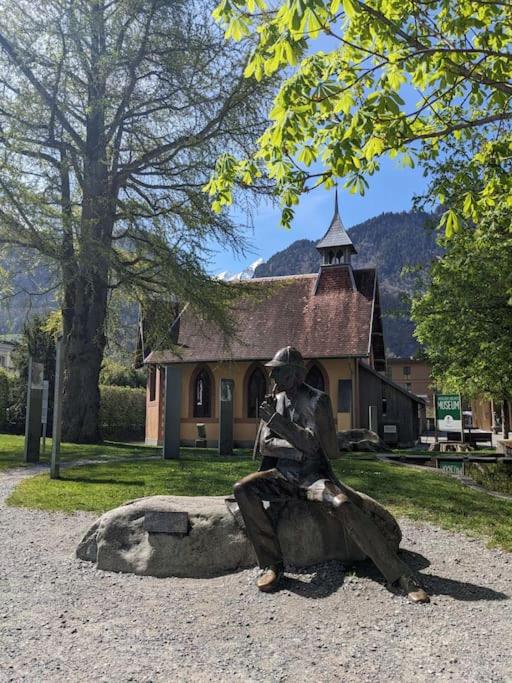 Alpine chalet apt w/parking and porch
