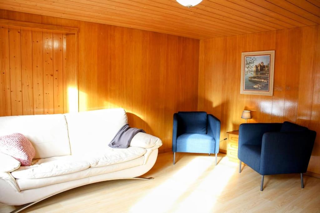 Alpine chalet apt w/parking and porch