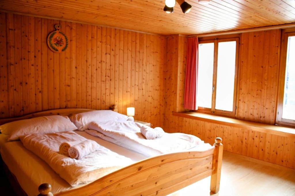 Alpine chalet apt w/parking and porch